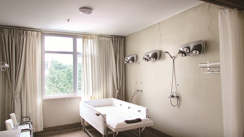 光大百齡幫龍山老年養(yǎng)護中心