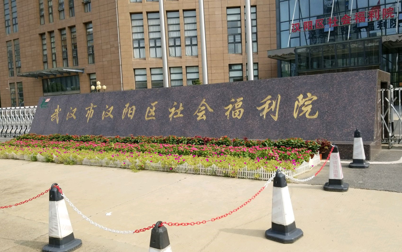 1597204258128006183.jpg 1597204258128006183.jpg