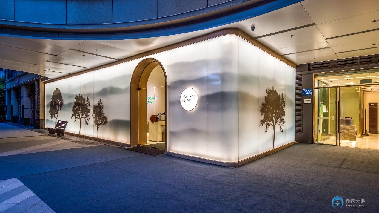 1621927960050008895.jpg 1621927960050008895.jpg