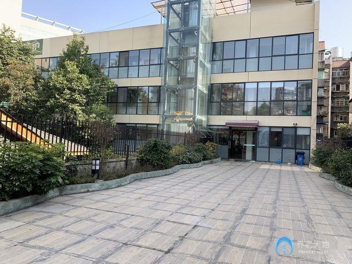 1717396044729033937.jpg 1717396044729033937.jpg